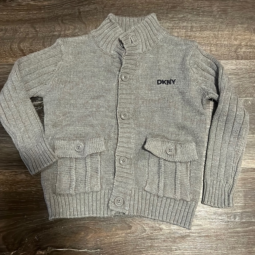 🔷3/$18🔷 DKNY button up cardigan